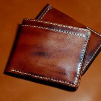 Bifold wallet "Old fellow" Chernyshev`A WORKSHOP Изделия из кожи ручной работы, сделано с душой Автор: Чернышёв Андрей, г. Смоленск Магазин: https://marketcraft.ru/Chernyshev`A